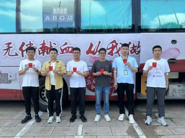 人生就是博(中国区)官方网站参加无偿献血活动——炎炎夏日献爱心 无偿献血汇真情